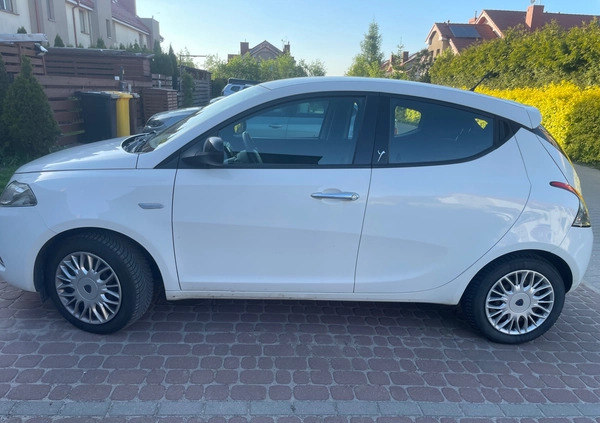 Lancia Ypsilon cena 26000 przebieg: 97500, rok produkcji 2015 z Chojnów małe 56